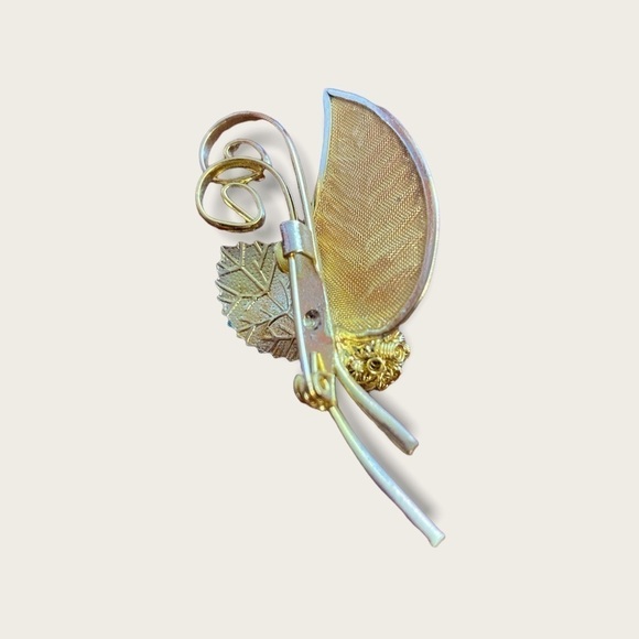 Vintage gold toned mesh leaf acorn brooch - Picture 2 of 3